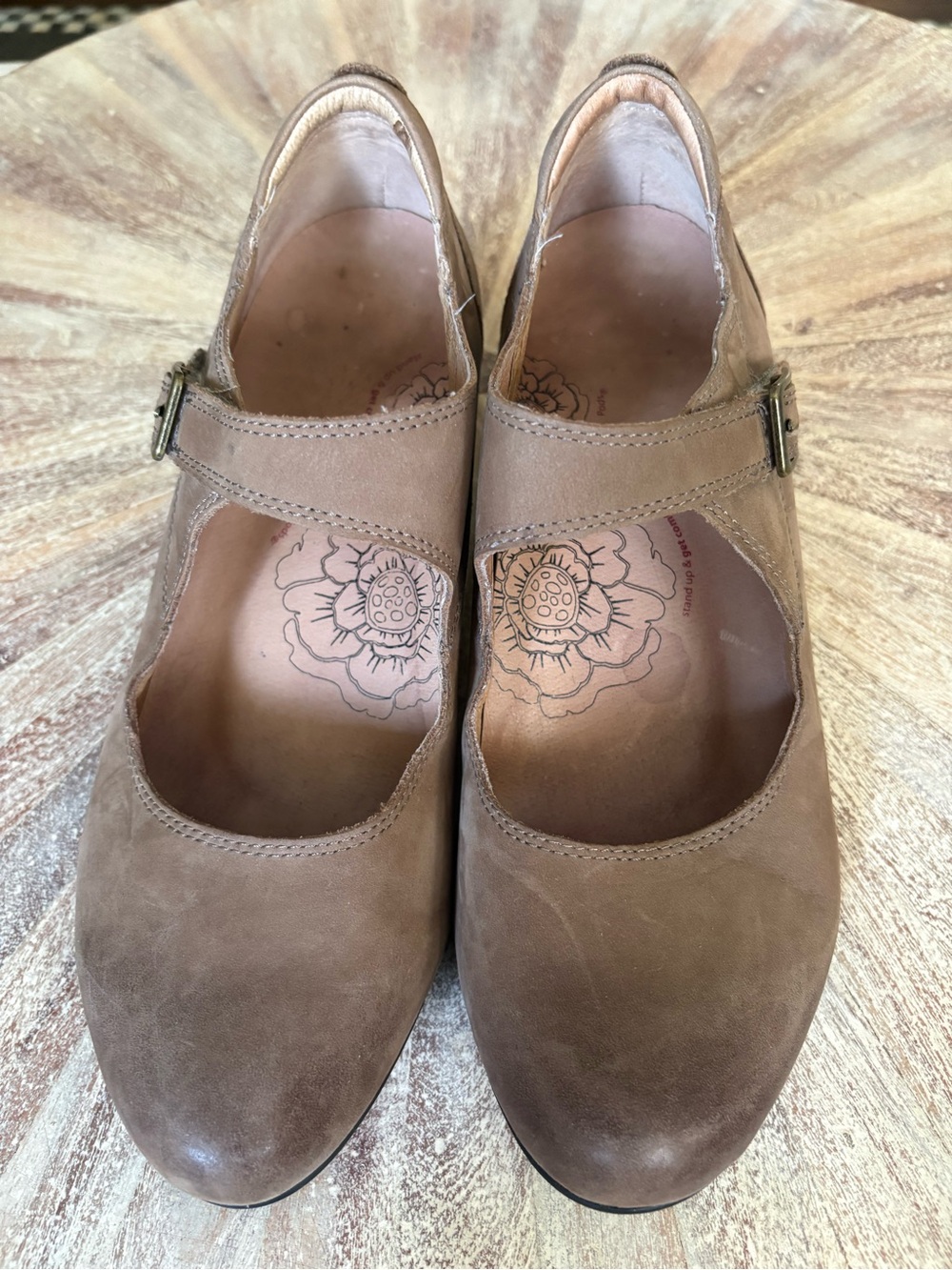 Taos Women's Mary Jane Pump in Taupe size 7.5 US 38